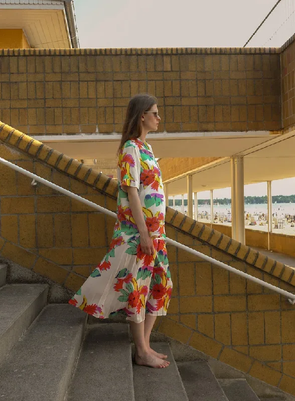 pleated-skirt-blanca-with-flower-print