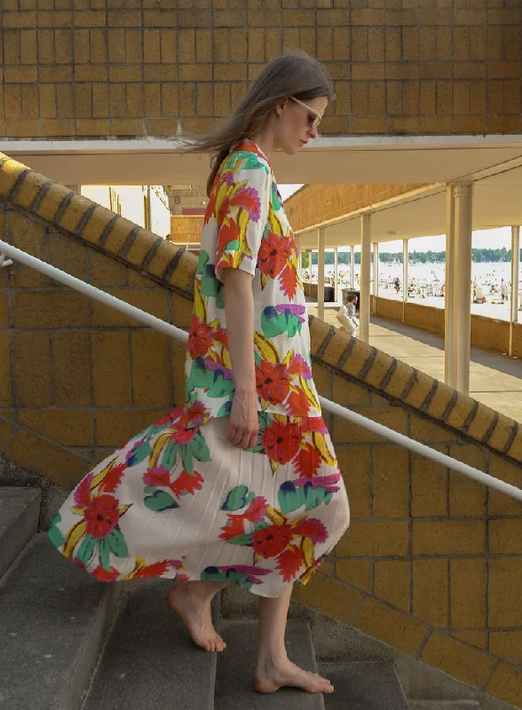 pleated-skirt-blanca-with-flower-print