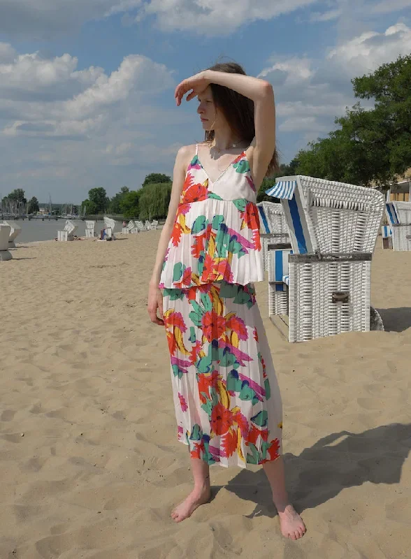 pleated-skirt-blanca-with-flower-print