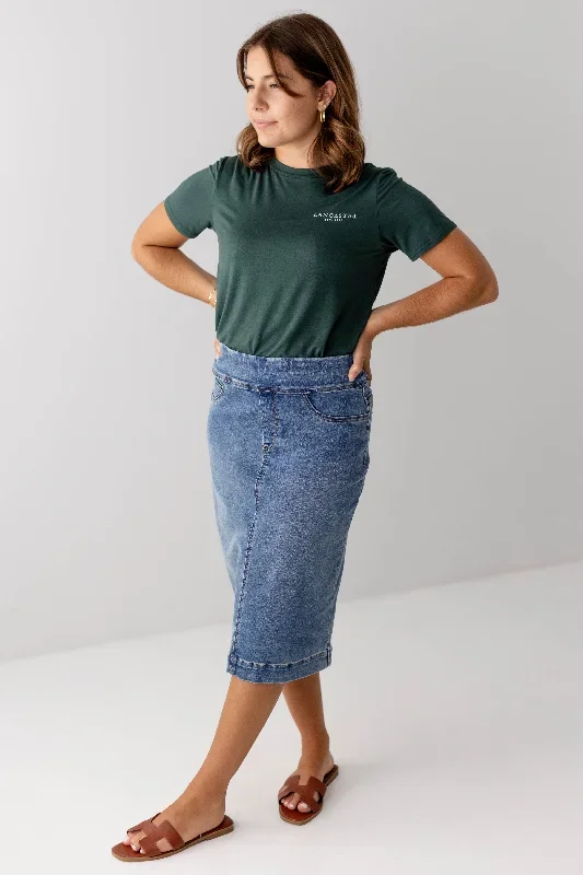 sara-classic-knee-length-skirt-in-medium-wash