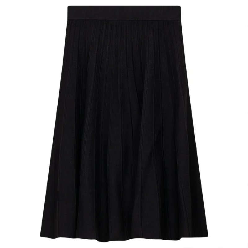 Short Pleated Knit Skirt